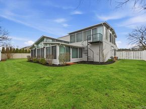 16 Seaway Drive, Copiague NY 11726