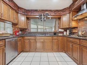 16 Seaway Drive, Copiague NY 11726