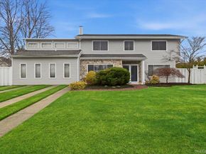 16 Seaway Drive, Copiague NY 11726