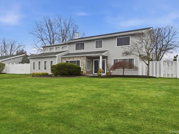 16 Seaway Drive, Copiague NY 11726