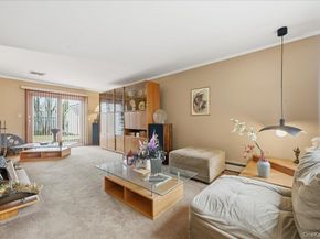 16 Seaway Drive, Copiague NY 11726
