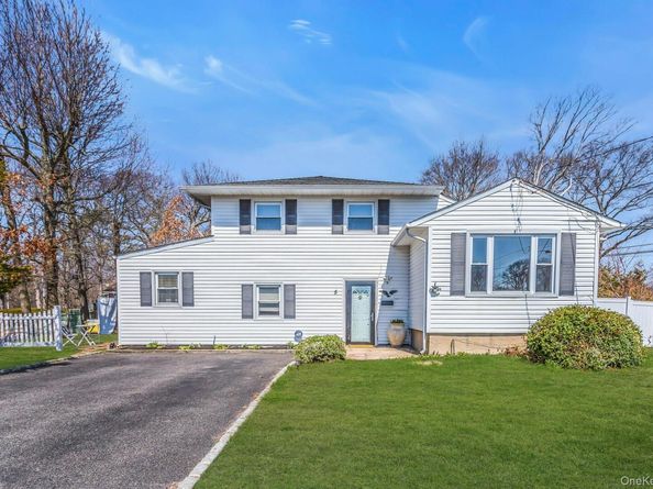 5 Diane Place, Bay Shore NY 11706
