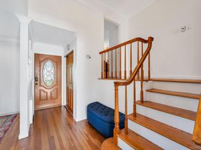 310 Southwood Circle, Syosset NY 11791