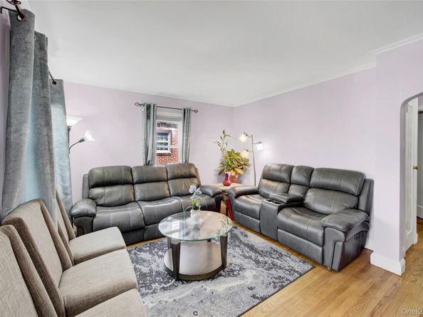 80 Wellington Road S, West Hempstead NY 11552