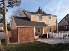 25 Crowell Street, Hempstead NY 11550
