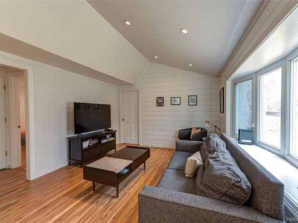 6 Longview Drive, East Quogue NY 11942