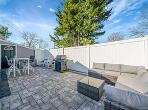 10 Gettysburg Court, Coram NY 11727