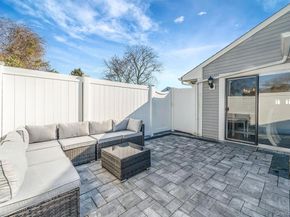 10 Gettysburg Court, Coram NY 11727