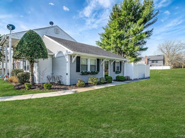 10 Gettysburg Court, Coram NY 11727
