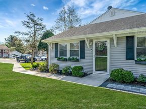 10 Gettysburg Court, Coram NY 11727