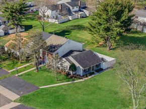 10 Gettysburg Court, Coram NY 11727