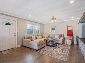 10 Gettysburg Court, Coram NY 11727