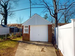 21942 141st Road, Springfield Gardens NY 11413