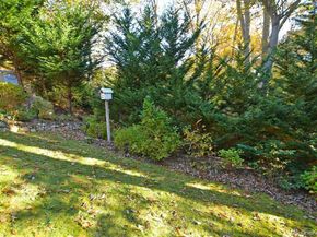 64 Glen Road, Baiting Hollow NY 11933