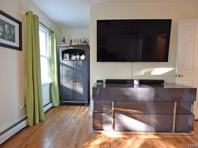 64 Glen Road, Baiting Hollow NY 11933