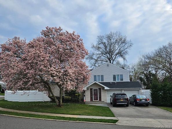 41 Robert Circle, Syosset NY 11791