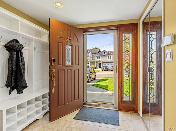 41 Robert Circle, Syosset NY 11791