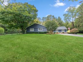 14 S Hollow Road, Dix Hills NY 11746