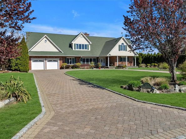 227 W Islip Road, West Islip NY 11795