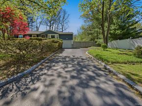123 Foxdale Lane, Port Jefferson NY 11777
