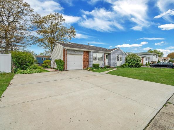 312 W 16th Street, Deer Park NY 11729