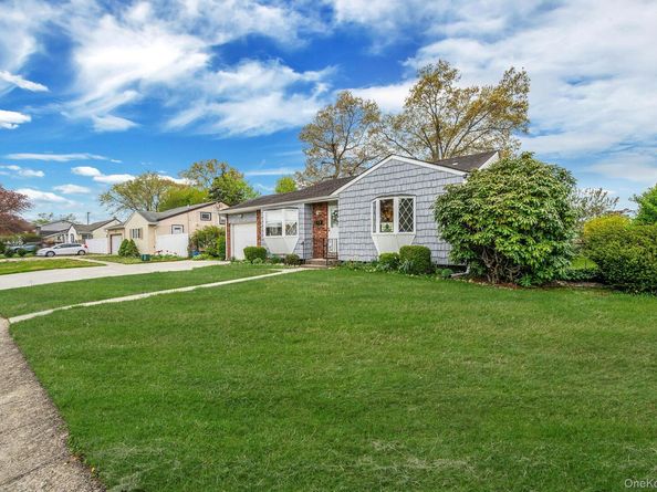 312 W 16th Street, Deer Park NY 11729