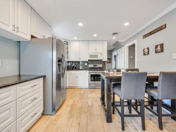 33 Albert Street, Hicksville NY 11801