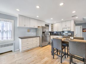 33 Albert Street, Hicksville NY 11801