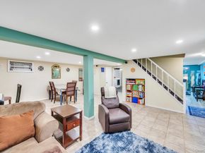 33 Albert Street, Hicksville NY 11801