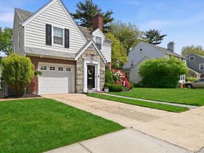 52 Wisteria Avenue, Mineola NY 11501