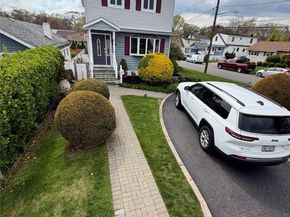 27 Colonial Road, Copiague NY 11726