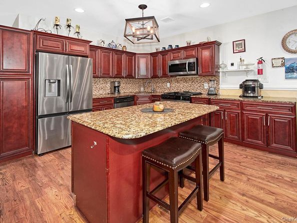 833 E 229th Street, Bronx NY 10466