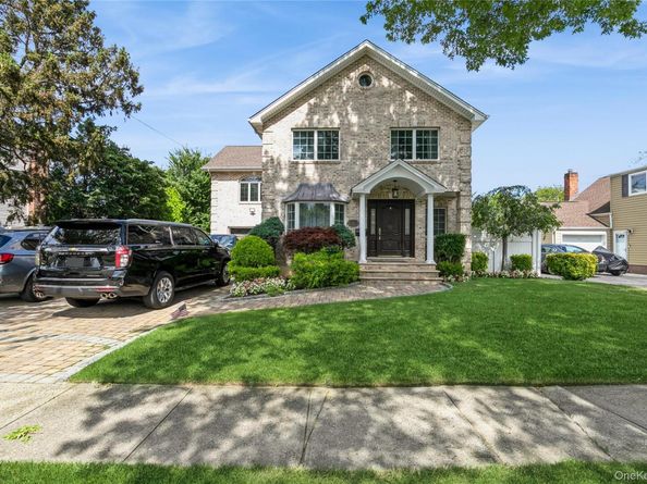27 Greenlawn Boulevard, Valley Stream NY 11580