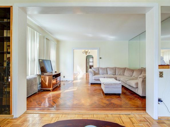 89-16 214 Street, Queens Village NY 11427