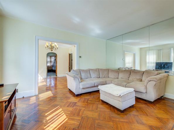 89-16 214 Street, Queens Village NY 11427