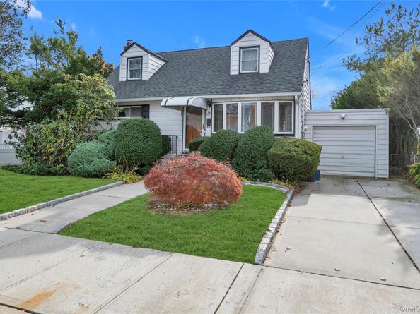 34 Heath Place, Hempstead NY 11550