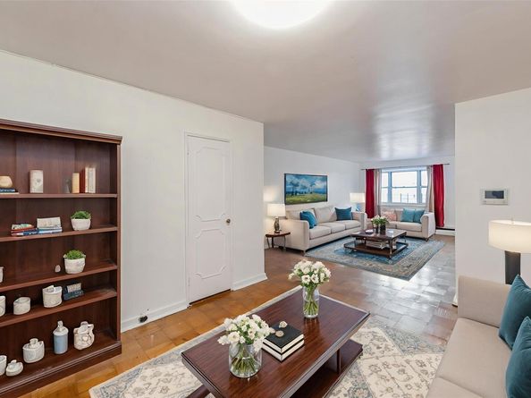 99-10 60th Avenue 1C1, Corona NY 11368