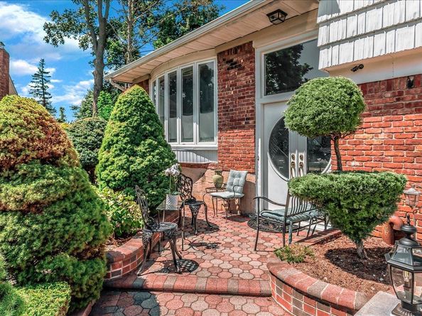66 Rosalie Court, East Meadow NY 11554