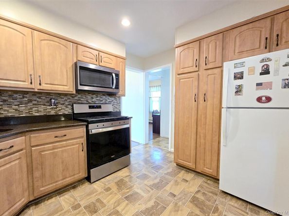 2291 Girard Place, Merrick NY 11566