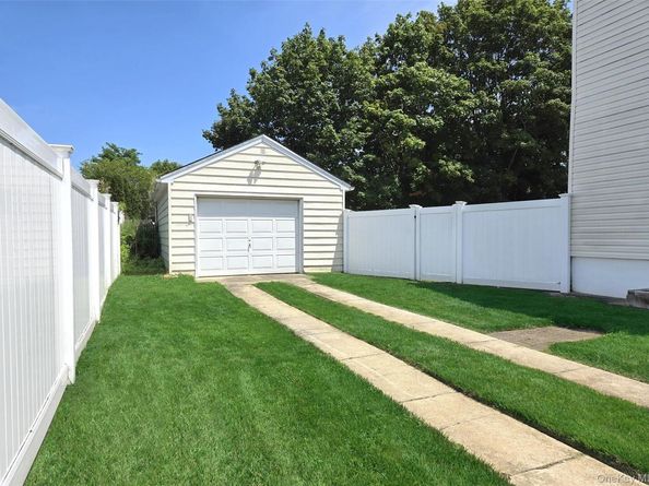 2291 Girard Place, Merrick NY 11566