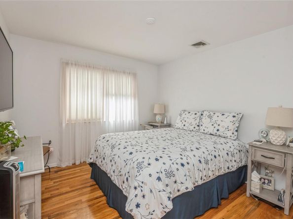 347 Bayville Avenue, Bayville NY 11709