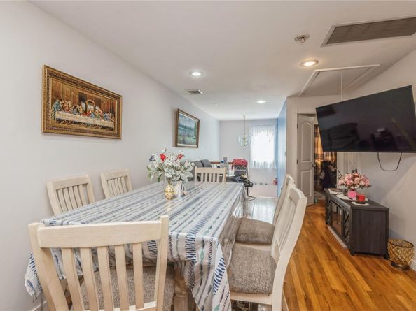 347 Bayville Avenue, Bayville NY 11709