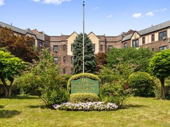 525 W 238th Street
