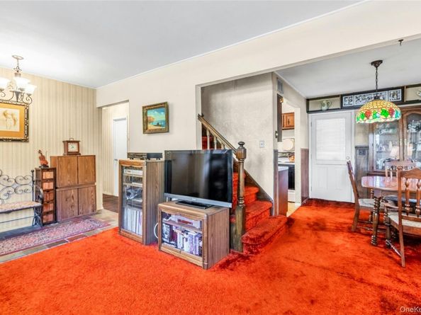 42 Summit Street, Plainview NY 11803