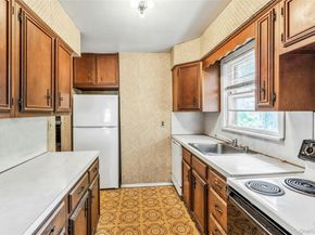42 Summit Street, Plainview NY 11803