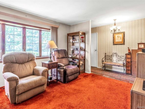 42 Summit Street, Plainview NY 11803