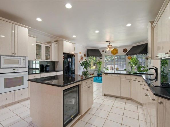 25 Sycamore Avenue, Bethpage NY 11714