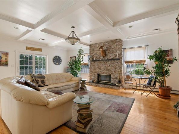 25 Sycamore Avenue, Bethpage NY 11714