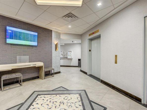 1 Bay Club Drive 5H, Bayside NY 11360