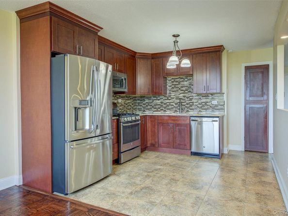 1 Bay Club Drive 5H, Bayside NY 11360